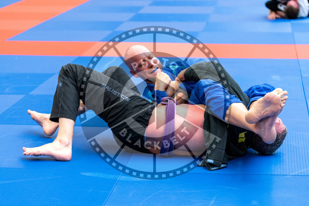 20231118PBB11094 | Fighters compete during the AJP Tour 600 Frankfurt Championship in Frankfurt/Main, Germany, on November 18, 2023.