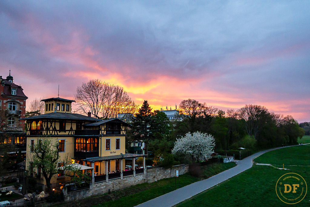 Villa Marie am Blauen Wunder im Abendlicht - 9861 | Villa Marie am Blauen Wunder im Abendlicht - 9861 - Ohne Hochwasser Wasserzeichen ist nach Kauf entfernt