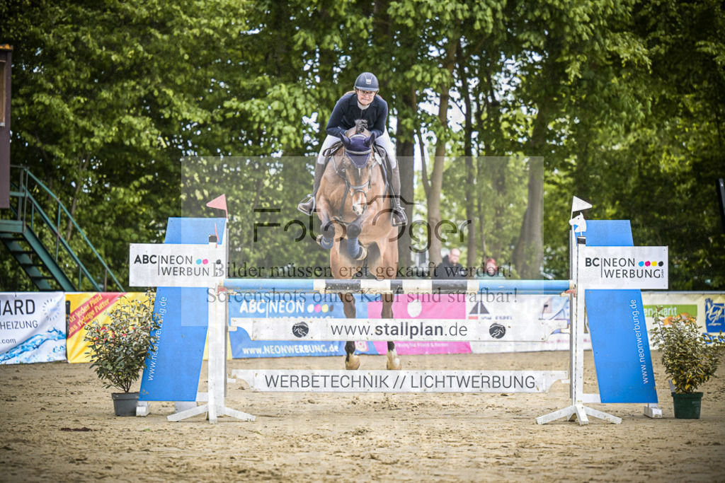 DOS_9678 | Entdecke hochwertige Reitturnierfotos von Foto Oger. Professionell, emotional und authentisch – jetzt Lieblingsmomente im Shop bestellen.Deutschlandweite Turnierfotografie. - Realisiert mit Pictrs.com