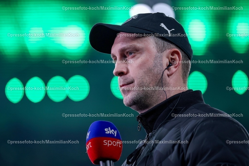 BMG28112501004 | 28.10.2025, Fußball, Borussia Mönchengladbach - RB Leipzig, 1. Fußball Bundesliga, 12.Spieltag, Borussia-Park, Saison 2025 2026: Cheftrainer Ole Werner (RB Leipzig #hc) DFB regulations prohibit any use of photographs as image sequences and or quasi-video.