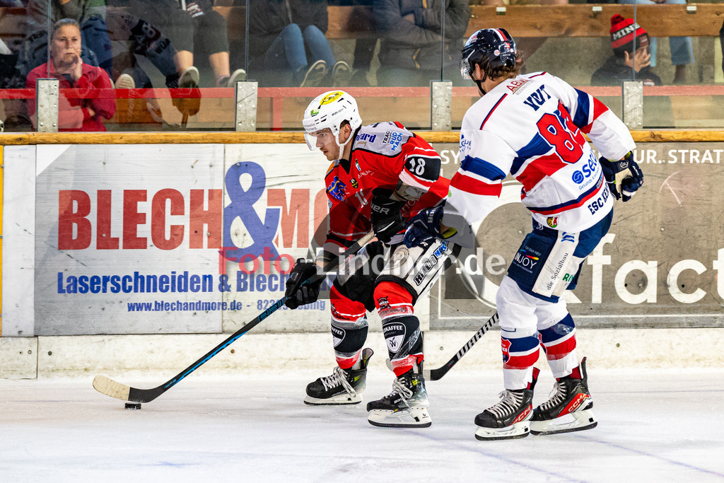 Testspiel TSV Peißenberg Miners vs ESC Kempten Sharks | Eishockey Bayernliga Vorbereitung 2023/2024, Testspiel TSV Peißenberg Miners vs ESC Kempten Sharks
Duell zwischen Valentin HÖRNDL (Miners 18) und Linus VOIT (Sharks 84),
2023-09-10 in Peißenberg (Eisstadion)
18 Valentin HÖRNDL (Miners 18), 84 Linus VOIT (Sharks 84)
Copyright: FotoLindnerWJL
