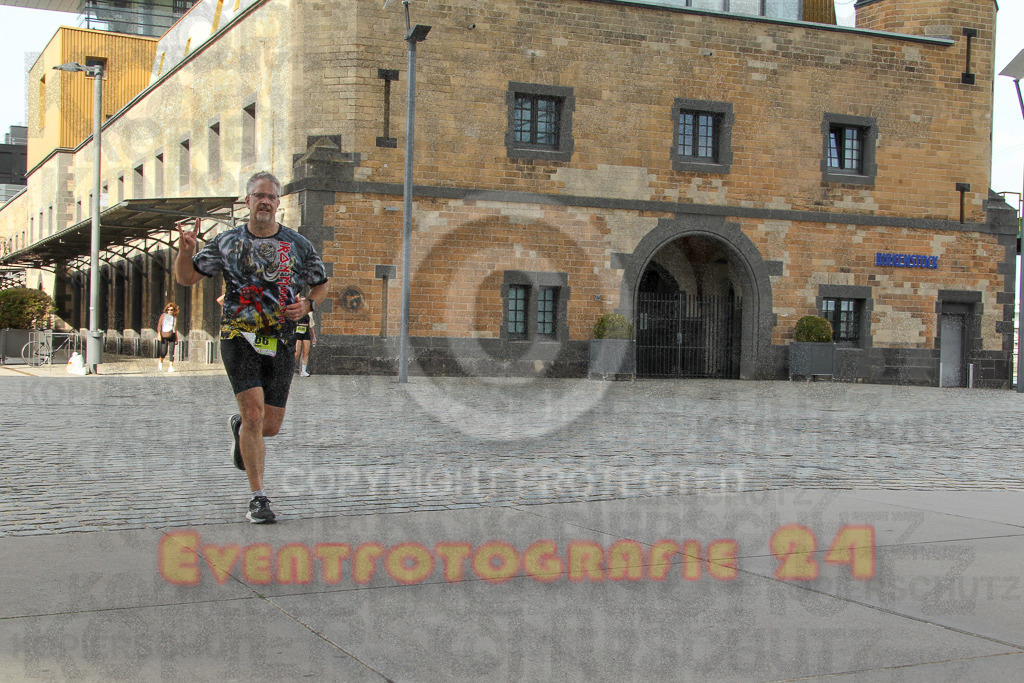 250920_1536_EV4_9290 | Sportfotografie im Rhein-Sieg Kreis, Köln, Bonn, NRW, Rheinland Pfalz, Hessen, etc. Unser Tätigkeitsfeld umfasst den Laufsport vom Volkslauf über den Marathon, Duathlon, Triathon bis zum Ultralauf wie Kölnpfad Ultra oder Schindertrail.