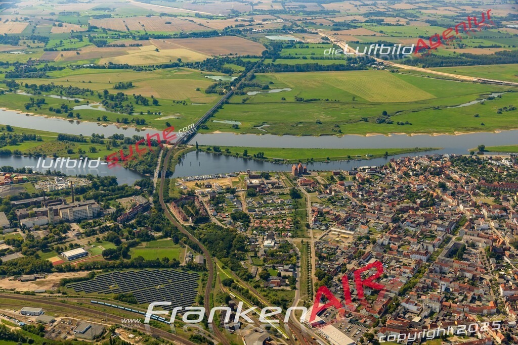 Bahngleis Wittenberge Bild- Das Luftbild wurde 2025 vom UL-Flugzeug heraus erstellt ( keine Drohne bzw. Drohnenaufnahme ) - Hochauflösende Luftaufnahme -Nicht vergleichbar mit Google Maps oder Satelittenbilder- Die Geschenkidee !Mit Lizenz und Bildrechte bestellbar - CC
