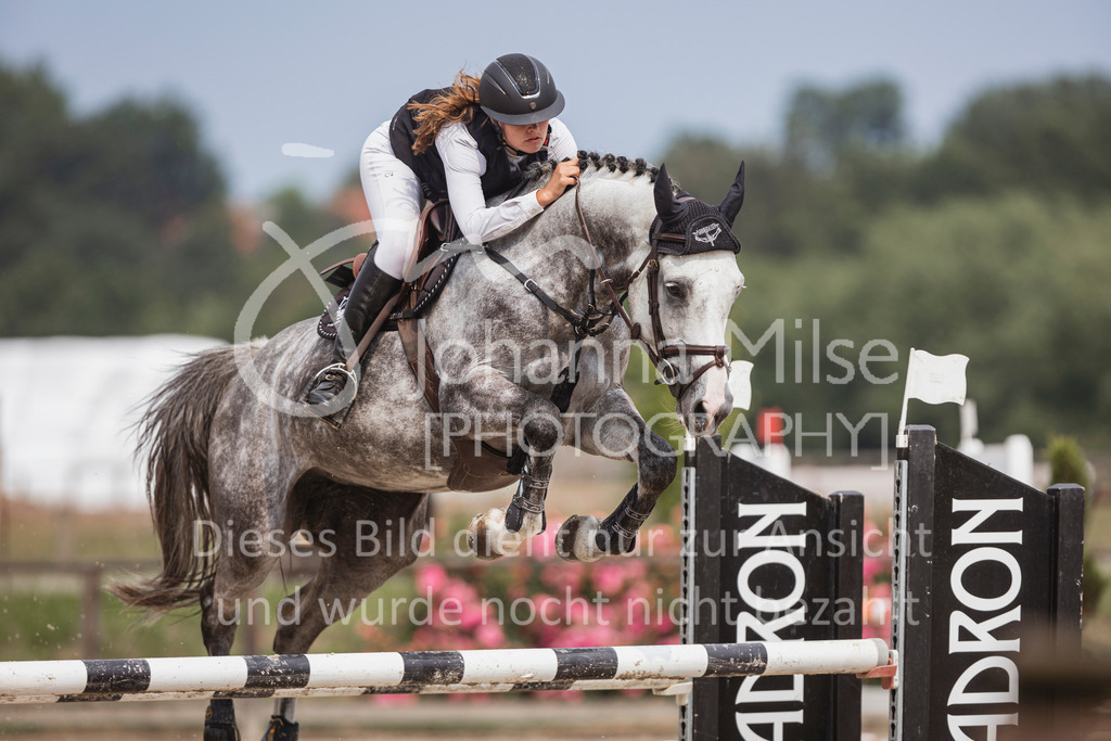 240627_LüPfSpTa_SprPf-L-131 | Deine schönsten Turniermomente als professionelle Fotos! Entdecke hochwertige Pferdesport-Fotografie im Online-Shop. Jetzt Fotos finden & bestellen!