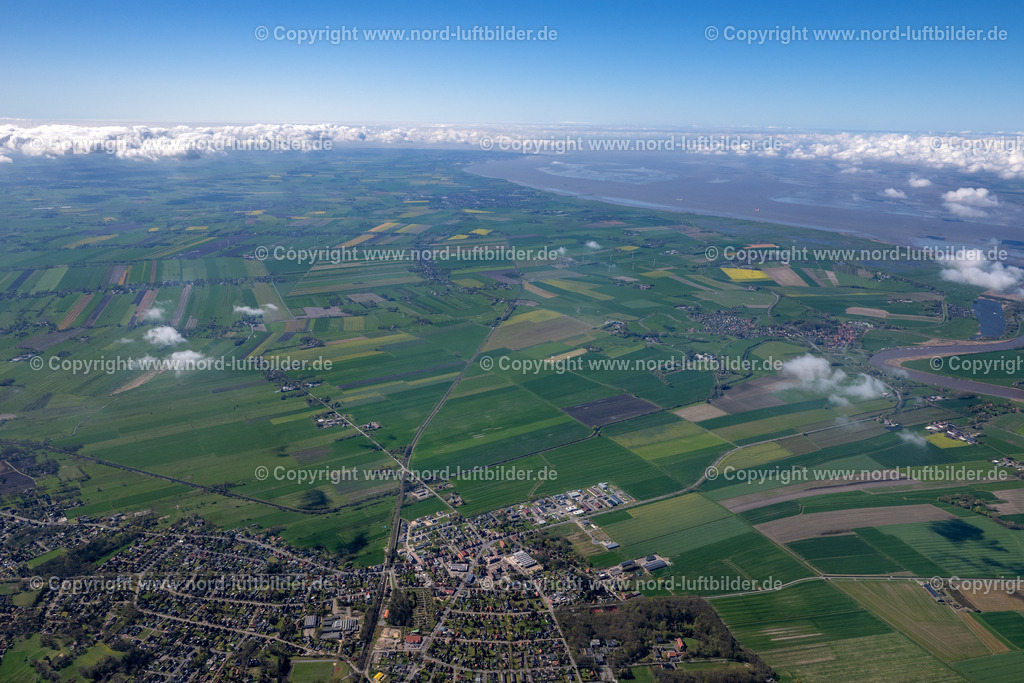 Cadenberge_ELS_0555290423 | CADENBERGE 29.04.2023 Ortsansicht am Rande von landwirtschaftlichen Feldern und Nutzflächen in Cadenberge im Bundesland Niedersachsen, Deutschland. // Village view on the edge of agricultural fields and land in Cadenberge in the state Lower Saxony, Germany. Foto: Martin Elsen