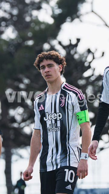 juv_lut_fmachado-0040 | Images from the Juniors B match between Juventus Academy and FC Lutry, played on 18 March 2026 in Lutry, Switzerland, featuring players, coaching staff and match action throughout the game.
