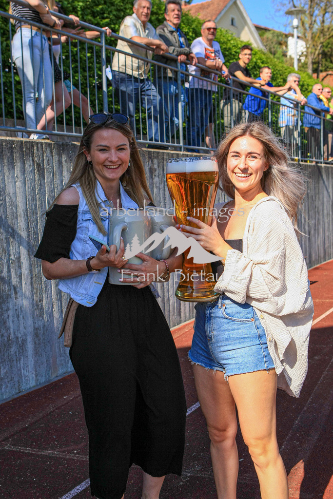 993T0211 | bereit für die Meisterfeier