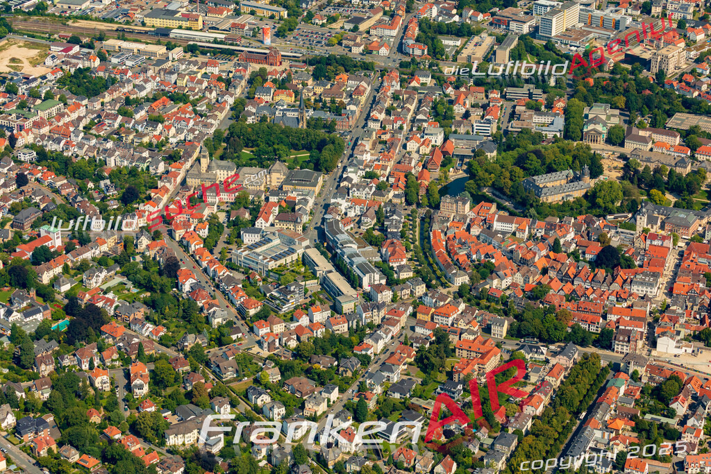 Luftbild Detmold - Die Luftaufnahme wurde 2025 vom UL-Flugzeug heraus erstellt ( keine Drohne ) - Hochauflösende Luftaufnahme - für professionelle Ausdrucke geeignet. Die Geschenkidee !Hier alle&nbsp;Infos zur Lizenzierung der LuftaufnahmeWir fliegen auch dieses Jahr wieder in Ihre Region um Luftbilder zu erstellen.- Luftbild anfragen