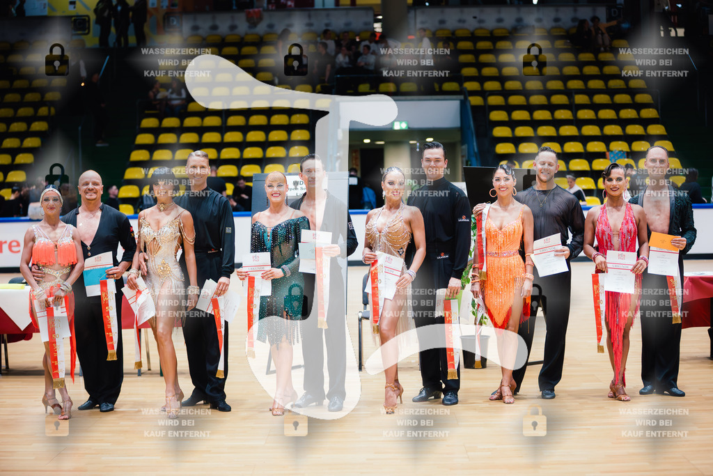 Hessen Tanzt WDSF Open Senior I Latin Siegerehrung-2025-05-17-2582 | Webshop for digital downloads and prints of dance sport, event & show photographer Julian Link - Realisiert mit Pictrs.com