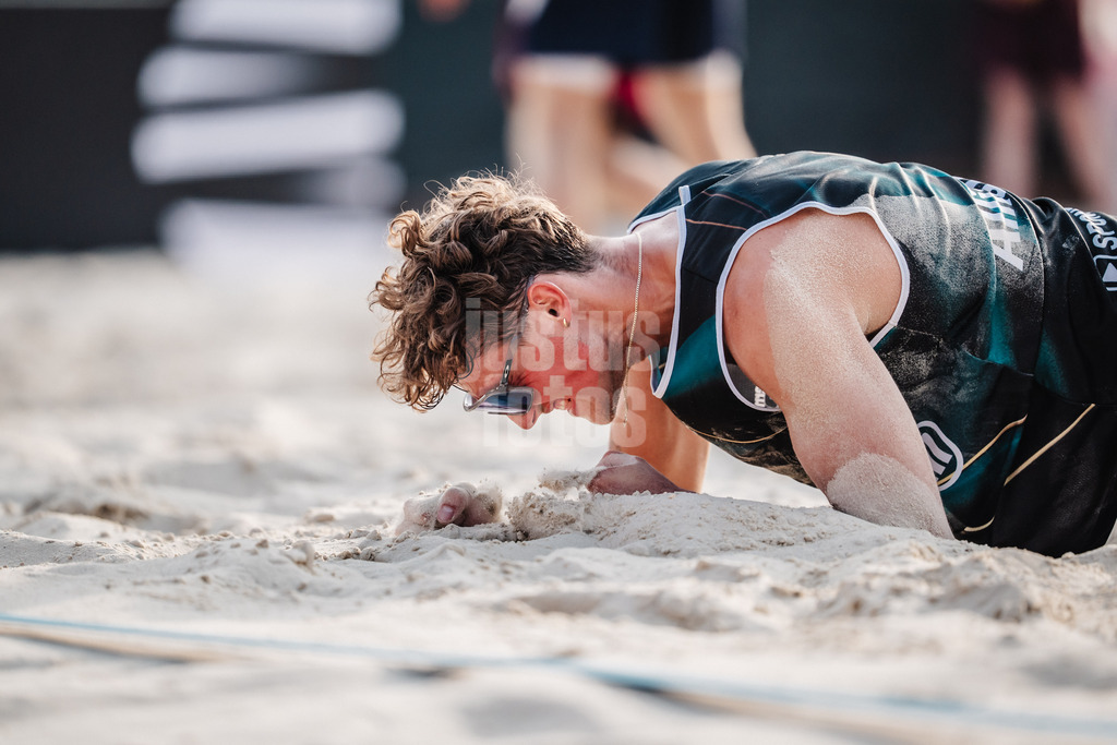Beachvolleyball | Männer | Allianz German Beach Tour 2025 | Tourstop Bremen | 14.06.2025 | Hennes Nissen ärgert sich
