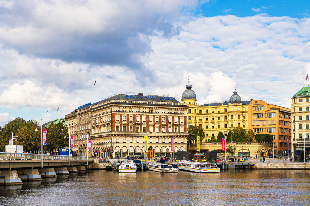 Brücke und historische Gebäude in Stockholm, Schweden | Brücke und historische Gebäude in Stockholm, Schweden.