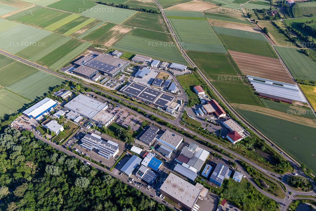 Luftbild: Gewerbepark W in Herxheim bei Landau im Bundesland Rheinland-Pfalz in Deutschland. Foto: IMG_132306.jpg vom 03.06.2022 durch Werner Riehm/FLY-FOTO.de