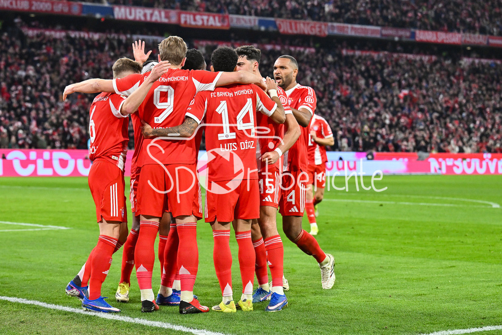 FC Bayern München - TSG 1899 Hoffenheim | MUNICH, GERMANY - 08. FEBRUARY: Jubel der Bayern nach dem Treffer zum 1-0 durch Harry KANE (FC Bayern Munich 9) / Foulelfmeter während dem Bundesligamatch zwischen dem FC Bayern München und der TSG 1899 Hoffenheim am 21. Spieltag in der Allianz Arena / DFL REGULATIONS PROHIBIT ANY USE OF PHOTOGRAPHS AS IMAGE SEQUENCES AND/OR QUASI-VIDEO