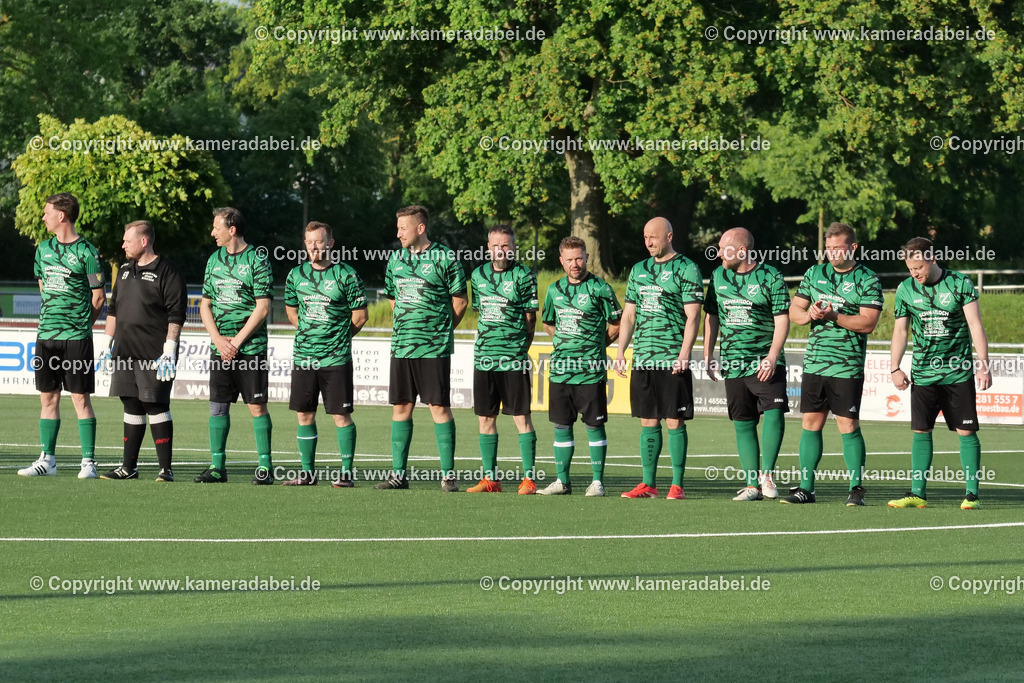 Fußball Kreispokal 25/26 Ü 32 : Spiel um Platz 3 : SV 08/29 Friedrichsfeld - SV Ringenberg AH  2 : 1 | Fußball Kreispokal 25/26 Ü 32 : Spiel um Platz 3 : SV 08/29 Friedrichsfeld - SV Ringenberg AH  2 : 1Spielort : Voerde Friedrichsfeld - Realisiert mit Pictrs.com