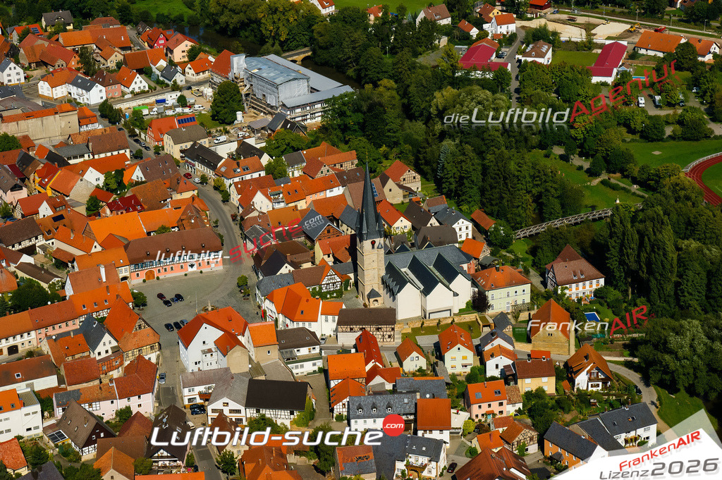 Die Luftaufnahme Kirche - Baunach wurde vom UL-Flugzeug (keine Drohne) aus fotografiert.Hohe Druck- Auflösung-die Geschenkidee!