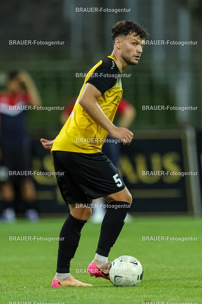 SB_KFCBAU_20250815_5922.JPG -  - KFC Uerdingen - SF Baumberg - Oberliga Niederrhein | Krefeld, Deutschland, 15.08.25: Ole Päffgen (KFC Uerdingen) in Aktion, am Ball, Einzelaktion während des Oberliga Niederrhein Spiels zwischen KFC Uerdingen - SF Baumberg in der Grotenburg Stadion am 15. August 2025 in Krefeld, Deutschland. (Foto von Stefan Brauer/Brauer-Fotoagentur)