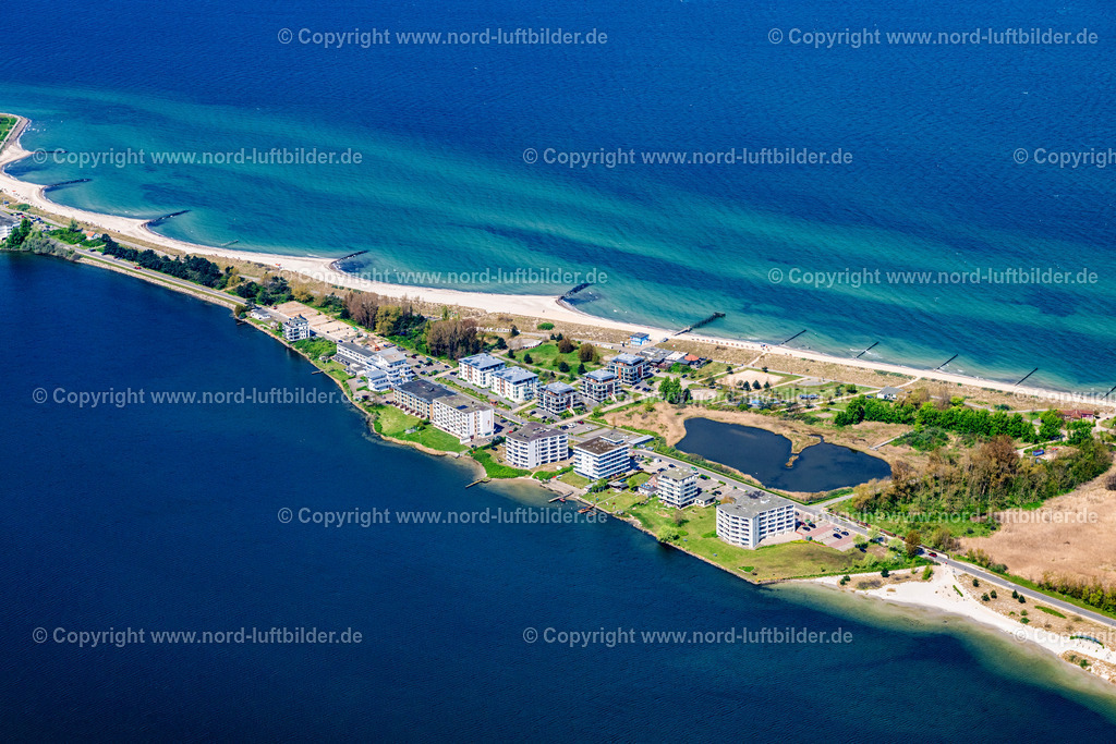 Heiligenhafen_Steinwarder_ELS_5884010524 | HEILIGENHAFEN 01.05.2024 Ferienhaus Anlage "Dünenpark Steinwarder" in Heiligenhafen an der Ostseeküste im Bundesland Schleswig-Holstein, Deutschland. // Holiday home complex "Duenenpark Steinwarder" in Heiligenhafen on the Baltic Sea coast in the state Schleswig-Holstein, Germany. Foto: Martin Elsen