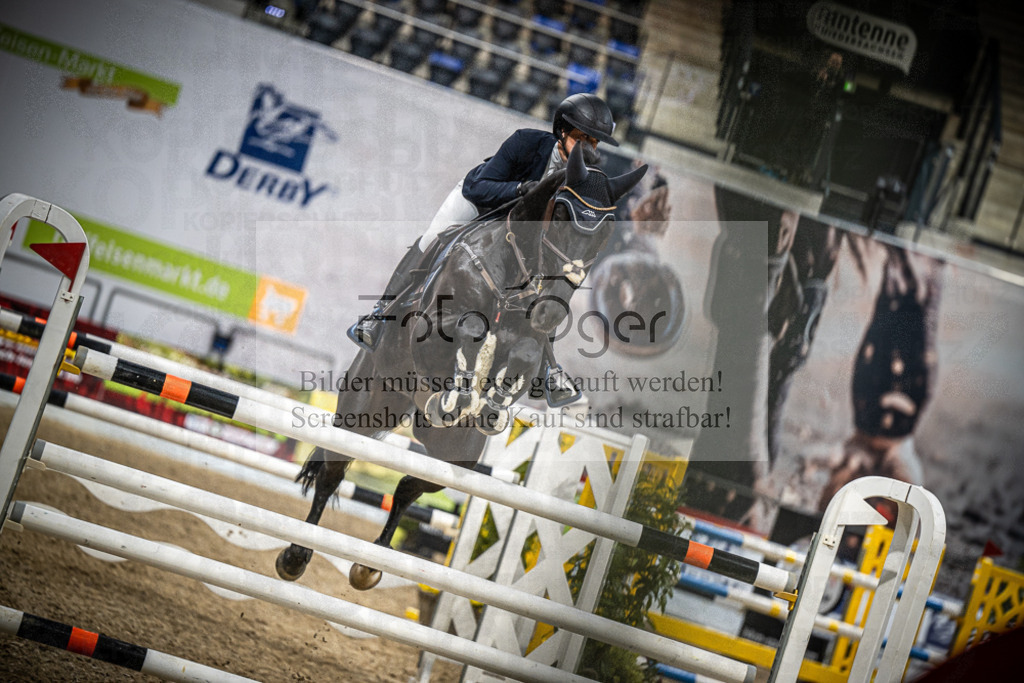 DOS_2323 | Entdecke hochwertige Reitturnierfotos von Foto Oger. Professionell, emotional und authentisch – jetzt Lieblingsmomente im Shop bestellen.Deutschlandweite Turnierfotografie. - Realisiert mit Pictrs.com