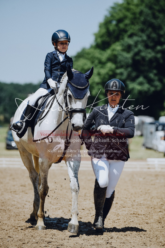 DSC_2212 | Pferde- und Turnierfotografie in Westsachsen. Pferdeportraits, Auftragszeichnungen und intuitive Kunst.