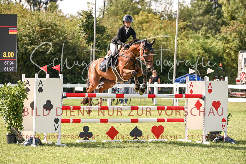 Schugtsche-Düren.2024-10.Springprf.M_-43 | Schugtsche Fotografie - Realisiert mit Pictrs.com