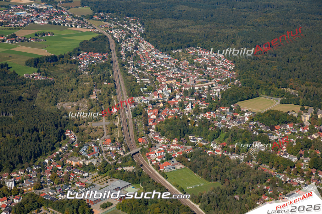 Aktuelles Luftbild von  Kirchseeon Kauf mit Lizenz / Bildrechten möglich- Die Luftaufnahme wurde 2021 mittels UL-Flugzeug erstellt ( keine Drohne ) - hochauflösende Kamera-Systeme von  Canon -Beste Qualität - Für grossformatige Ausdrucke geeignet. Die Geschenkidee !