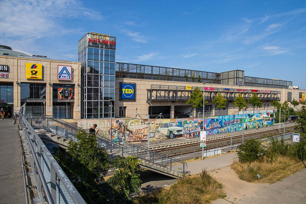 Grünau - Allee Center | Entdecke über 20 Kategorien Leipzig-Motive: Foto-Downloads, hochwertige Poster, Leinwand- & Fine-Art-Prints. Jetzt Lieblingsfoto im Bildlexikon Leipzig Shop bestellen!
