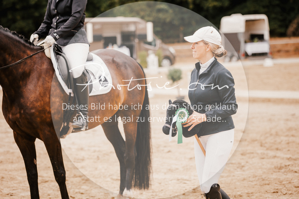 3I6A6431 | Stimmungsvolle Portraits und Reitsportfotografie im Ruhrgebiet und im Münsterland.

Pferdefotografie, Hundefotografie, Tierfotografie, Reportagen, Portraits von Tier und Mensch, Turnierfotografie in Bochum, Recklinghausen, Marl, Haltern am See, Dülmen.. - Realisiert mit Pictrs.com
