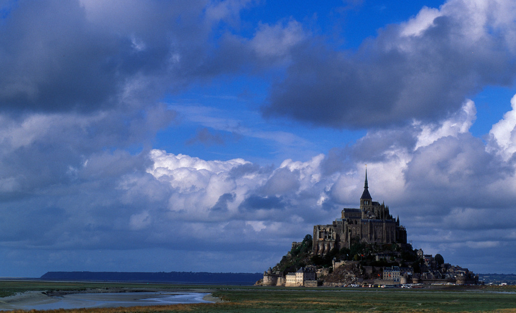 Mont St. Michele | Mont St. Michele, Frankreich - July 05, 2007: Mont St. Michele. - Realisiert mit Pictrs.com