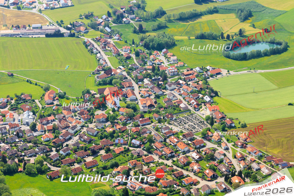 Die Luftaufnahme der Stadt Haldenwang wurde vom UL-Flugzeug heraus erstellt ( keine Drohne )- hohe Auflösung für beste Qualität