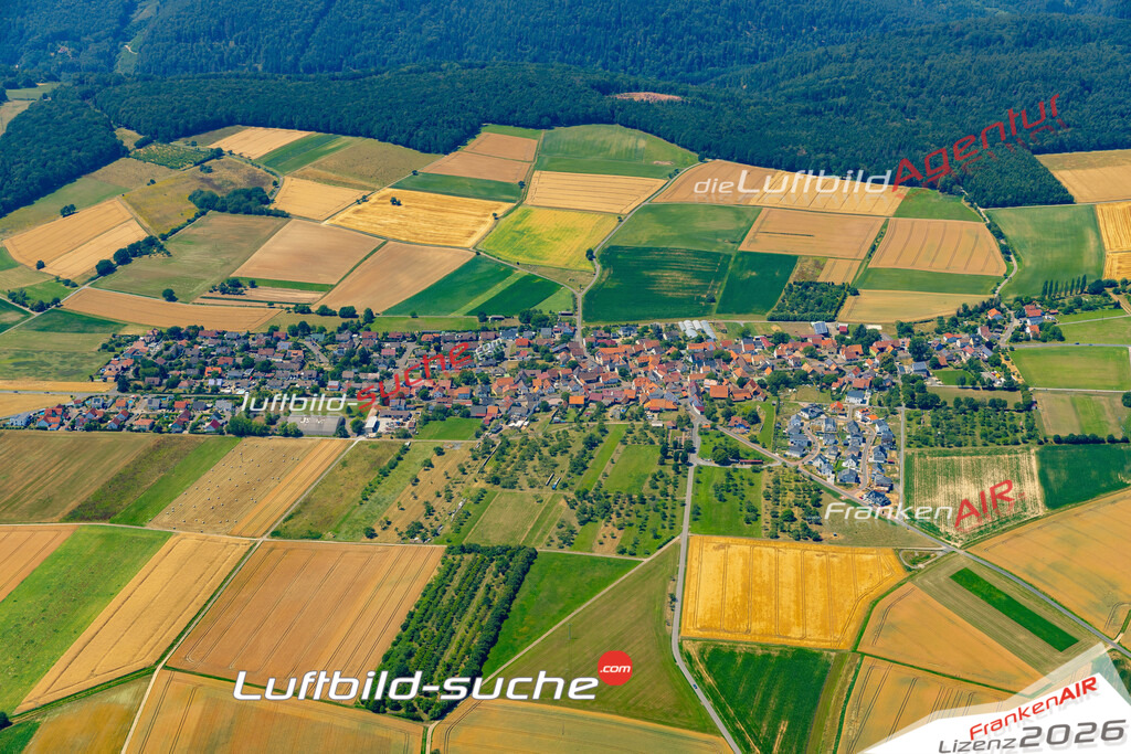 Das Luftbild zeigt : Röttbach Kreuzwertheim - Die Luftaufnahme wurde 2023 vom UL-Flugzeug aus erstellt ( keine Drohne ) - Hochauflösende Luftaufnahme - Für grossformatige Ausdrucke geeignet. Die Geschenkidee !Mit Lizenz und Bildrechte bestellbar