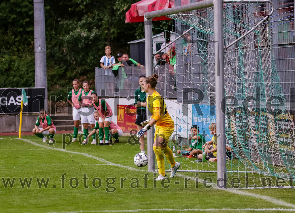 2023-10-07_013_FC_Forstern_gegen_Karlsruher_SC | Forstern, Deutschland, 07.10.2023:
Fußball, B-Juniorinnen-Bundesliga Süd 2023 / 2024, 4. Spieltag, FC Forstern gegen Karlsruher SC, Endergebnis: 1:1

Torfrau Hannah Eifler (FC Forstern, #22)

Foto: Christian Riedel / fotografie-riedel.net