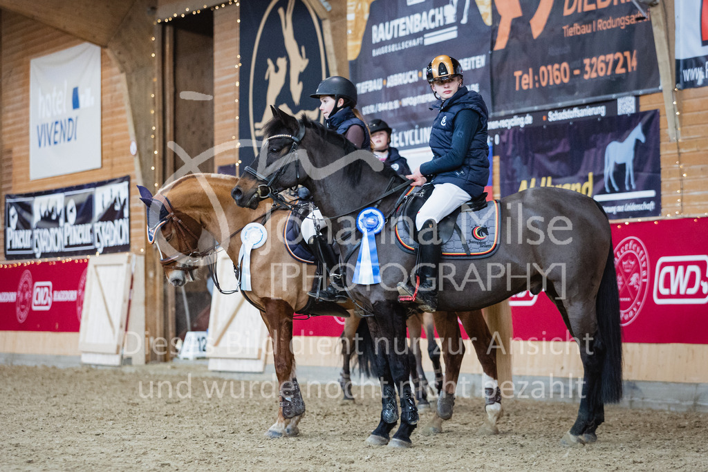 221127_Winterfestival_L-Spr_HPTTY-299 | Deine schönsten Turniermomente als professionelle Fotos! Entdecke hochwertige Pferdesport-Fotografie im Online-Shop. Jetzt Fotos finden & bestellen!