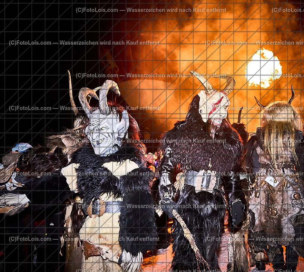 _ALP8359_NACHTderBALLONE_Lackenhof_Gaminger Oetscherteufel | ... mit dem Ballonsportclub Ötscherland aus Wieselburg, der Bergrettung Lackenhof mit einer Schauübung, der Perchtengruppe 'Gaminger Ötscherteufeln' und dem Musikverein Lackenhof, die Ballonfahrer spendeten ihre Gage in diesem Jahr dem schwer verunglückten Gerald Bernreiter alias 'KLEX' der erst nach der ReHa und einem Umbau seines Hauses in Lackenhof frühestens im Mai 2026 wieder nach Hause kommen kann, So 28. Dezember 2025.