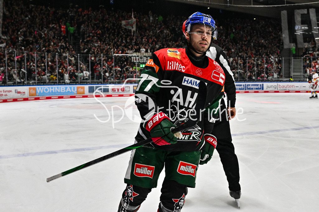 Augsburger Panther - Düsseldorfer EG | Jubel der Panther nach dem Treffer zum 3-1 durch Jason BAST (Augsburger Panther #45) / Tor / Torschuetze / Freude / Happy / DEL: Augsburger Panther - Duesseldorfer EG, Curt Frenzel Stadion am 04.03.2025