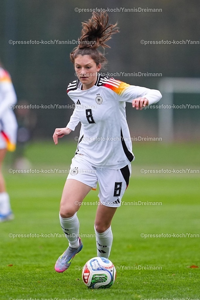 xYDRx26112502023 | 26.11.2025, xydrx, Fußball, Länderspiel, EM-Qualifikation U19-Frauen, Belgien - Deutschland, Sportschule Wedau: Lotta Wrede (GER #8)