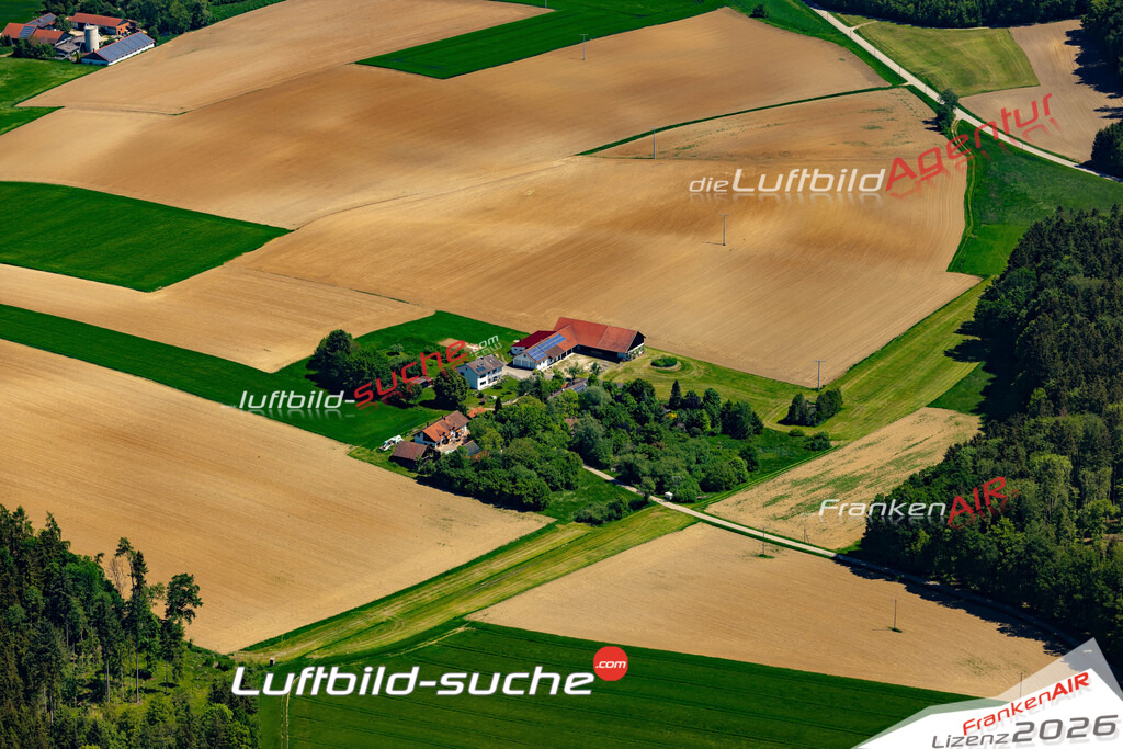 Das Luftbild zeigt : Leinbach Weng - Die Luftaufnahme wurde 2024 vom UL-Flugzeug aus erstellt ( keine Drohne ) - Hochauflösende Luftaufnahme - Für grossformatige Ausdrucke geeignet. Die Geschenkidee !Mit Lizenz und Bildrechte bestellbar
