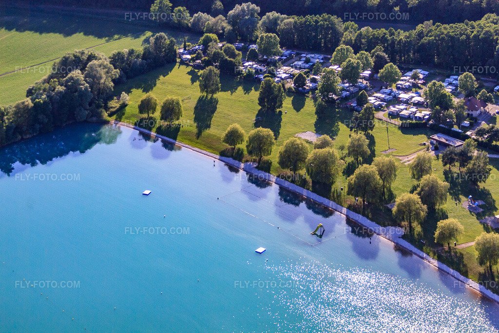 Aerial view: Camping Municipal des Mouettes at the Plage des Mouettes quarry lake in Lauterbourg in the state Bas-Rhin, France.Photo: IMG_66581.jpg taken on 06/05/2014 by Werner Riehm/FLY-FOTO.comResolution of the original: 4752 x 3168 pxLe camping de Lauterbourg