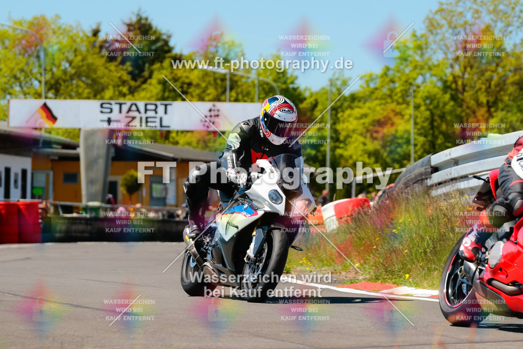 Moto-TeamOBK-21816 | Hier findet Ihr Bilder von Touristenfahrten auf der Nürburgring Nordschleife oder von anderen Veranstaltungen die ich besucht habe. Viel Spass beim Durch Schauen 
