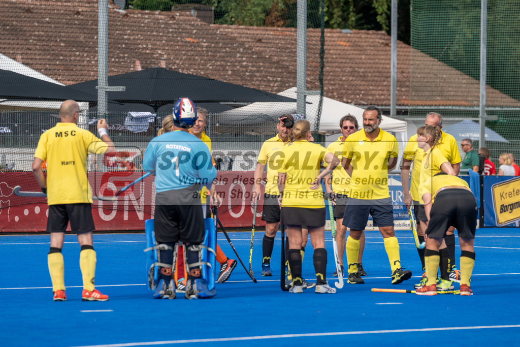 SFE_20240817_0154 | Krefeld, Deutschland, 17.08.2024:  European Cup for Recreational Hockey Players im KTHC Stadion Rot-Weiss Köln Tennis and Hockey Club am 17.08.2024 in Krefeld, Deutschland. (Foto von Stephan Fehrmann)Krefeld, Germany, 17.08.2024: European Cup for Recreational Hockey Players in KTHC Stadion Rot-Weiss Köln Tennis and Hockey Club at 17.08.2024 in Krefeld, Deutschland. (Foto from Stephan Fehrmann)