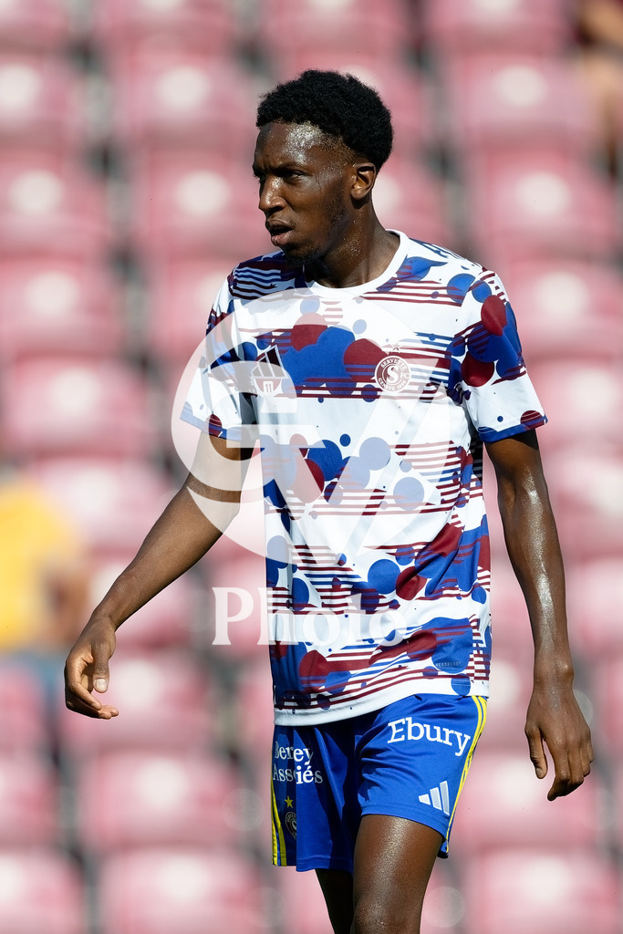 Brack Super League - Servette FC v FC Saint-Gall | Lamine Fomba (11 Servette FC) during warm-up prior the Brack Super League match between Servette FC and FC Saint-Gall at Stade de Geneve in Geneva, Switzerland