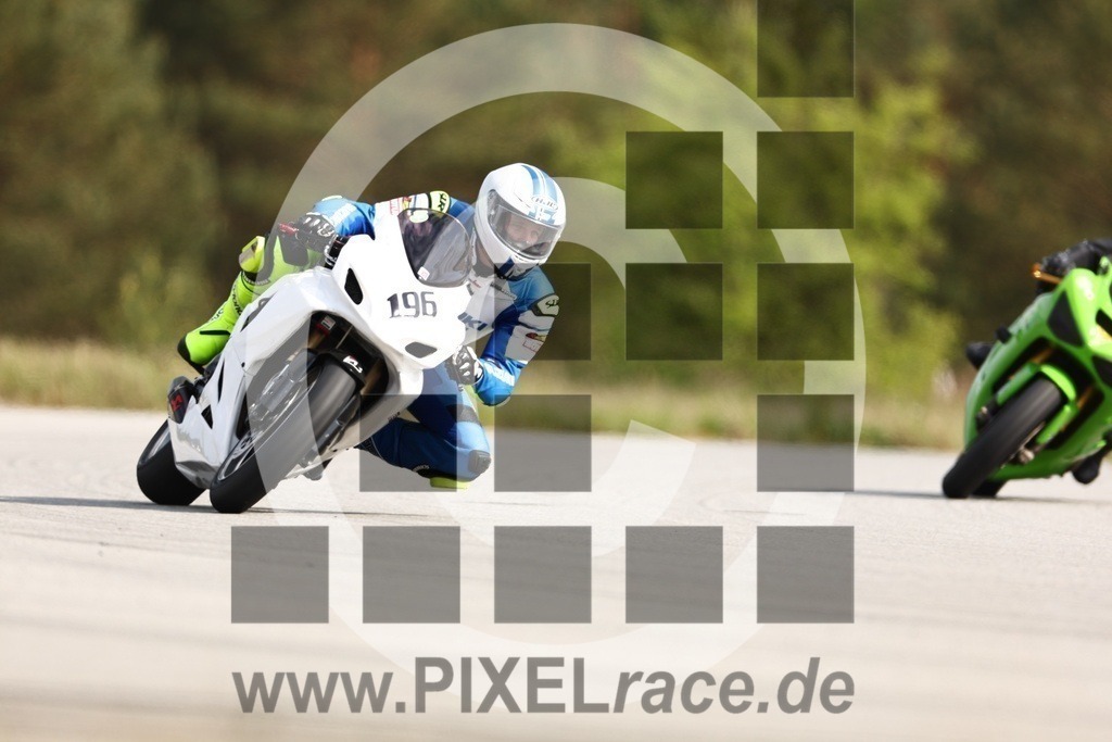 0196-20240504_02348 | Schöne Erinnerungen an spannende Momente - das festzuhalten ist unser Job. PIXELrace.de ist seit 2003 auf den Rennstrecken Europas unterwegs um die Action draußen beim Fahren und die wunderbare Stimmung imm Fahrerlager für euch einzufangen.