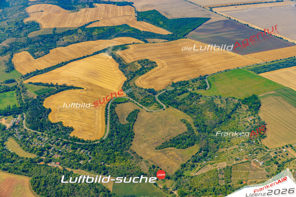 Luftbild Vs Google Maps  Höhnstedt  Salzatal -Das Luftbild wurde 2025 vom UL-Flugzeug heraus erstellt ( keine Drohnenluftbilder ) - Hochauflösende Luftaufnahme -Nicht vergleichbar mit Google Maps oder Satelittenbilder- Die Geschenkidee !Mit Lizenz und Bildrechte bestellbar