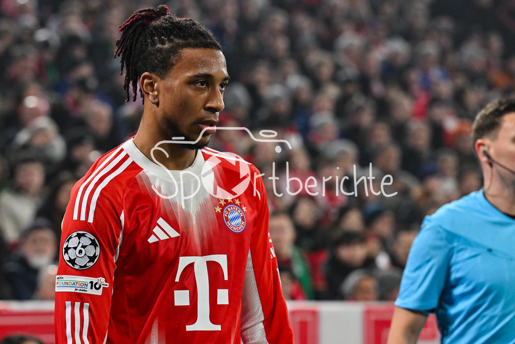 FC Bayern München - Sporting Lissabon | MUNICH, GERMANY - 09. DECEMBER: im Bild Michael OLISE (FC Bayern Munich 17) / Einzelfoto / Freisteller während dem Match zwischen dem FC Bayern München und Sporting Lissabon am 6. Spieltag der UEFA Champions League Ligaphase in der Allianz Arena