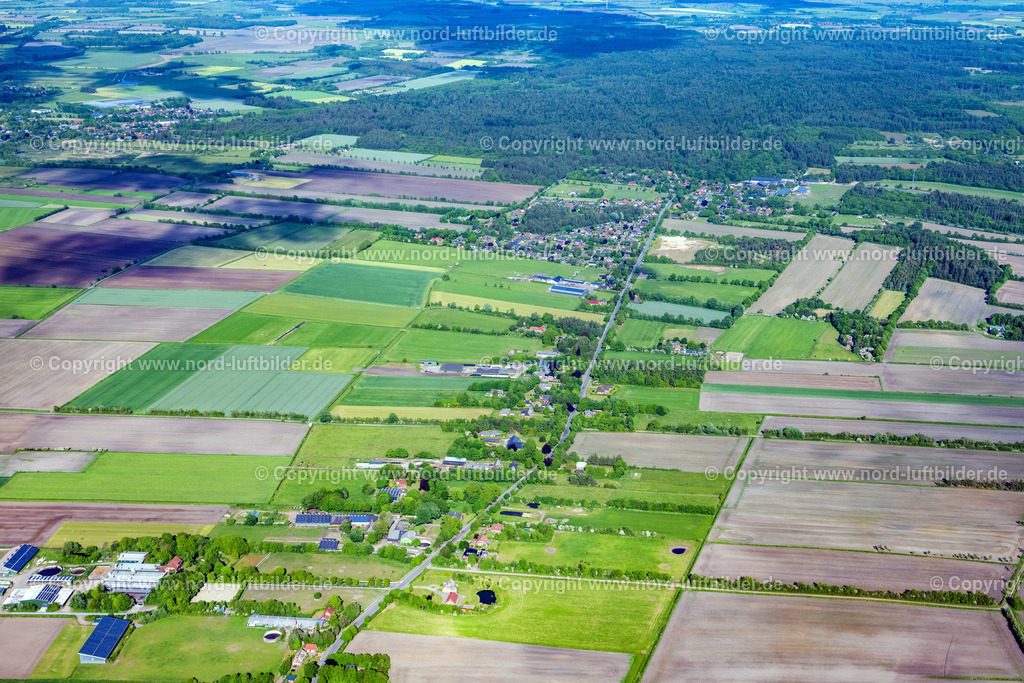 Klintum_ELS_0472300523 | KLINTUM 30.05.2023 Strukturen auf landwirtschaftlichen Feldern in Klintum im Bundesland Schleswig-Holstein, Deutschland. // Structures on agricultural fields in Klintum in the state Schleswig-Holstein, Germany. Foto: Martin Elsen
