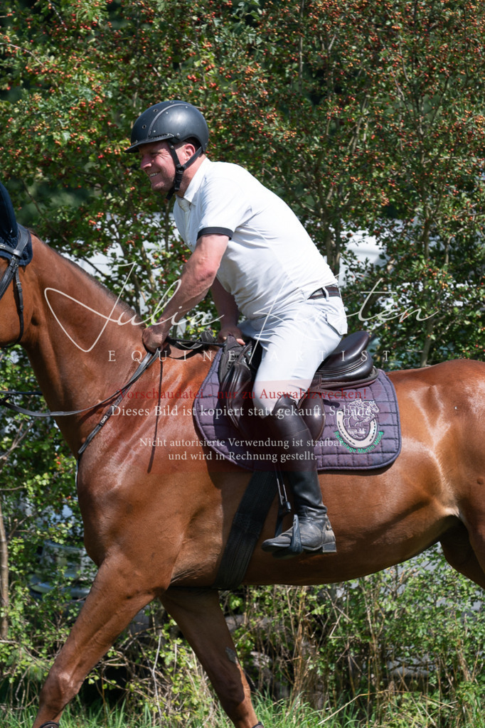 DSC_0602 | Pferde- und Turnierfotografie in Westsachsen. Pferdeportraits, Auftragszeichnungen und intuitive Kunst.