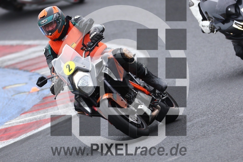 inst02-20260331_03067 | Schöne Erinnerungen an spannende Momente - das festzuhalten ist unser Job. PIXELrace.de ist seit 2003 auf den Rennstrecken Europas unterwegs um die Action draußen beim Fahren und die wunderbare Stimmung imm Fahrerlager für euch einzufangen.