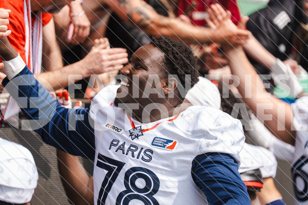 GER Rhein Fire vs. Paris Musketeers, Football, European League of Football, Spieltag 4, Saison 2025, 08.06.2025 | GER Rhein Fire vs. Paris Musketeers, Football, European League of Football, Spieltag 4, Saison 2025, 08.06.2025Foto: Fabian Friese - Realisiert mit Pictrs.com