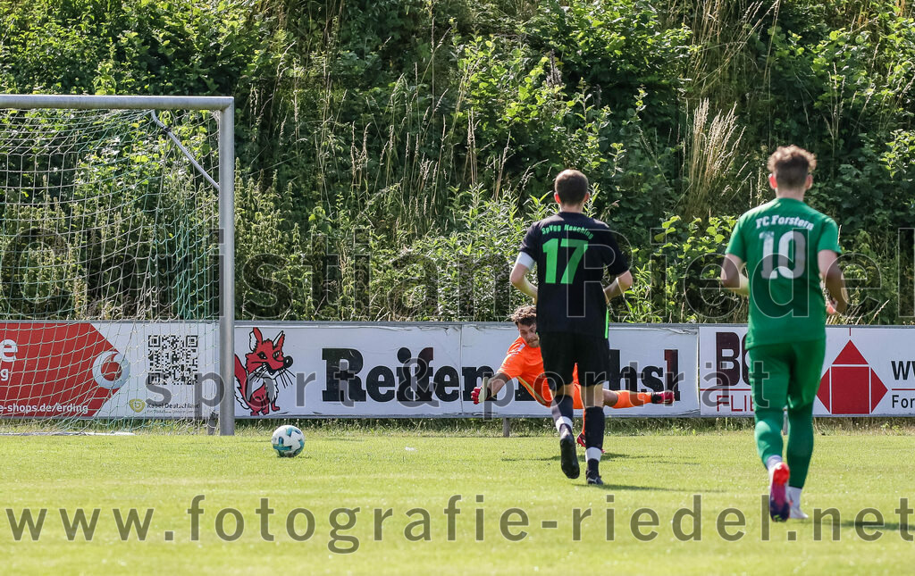 2023-07-09_021_FC_Forstern_gegen_SpVgg_Neuching | Forstern, Deutschland, 09.07.2023:
Fußball, Kreisklasse 2023 / 2024, Testspiel, FC Forstern gegen SpVgg Neuching, Endergebnis: 2:4

Torwart Niklas Desiderato (SpVgg Neuching, #1), Mathias Haberthaler (SpVgg Neuching, #17), Alexander Huber (FC Forstern, #10)

Foto: Christian Riedel / fotografie-riedel.net