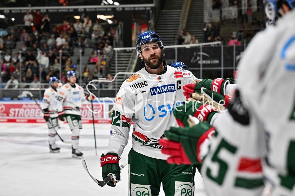 Augsburger Panther - Moser Medical Graz99ers | Jubel der Panther nach dem Treffer zum 2-0 druch Alexandre GRENIER (Augsburger Panther 82) / Tor / Torschuetze / Freude / Happy / Testspiel: Augsburger Panther - Moser Medical Graz99ers; Curt Frenzel Stadion am 31.08.2025