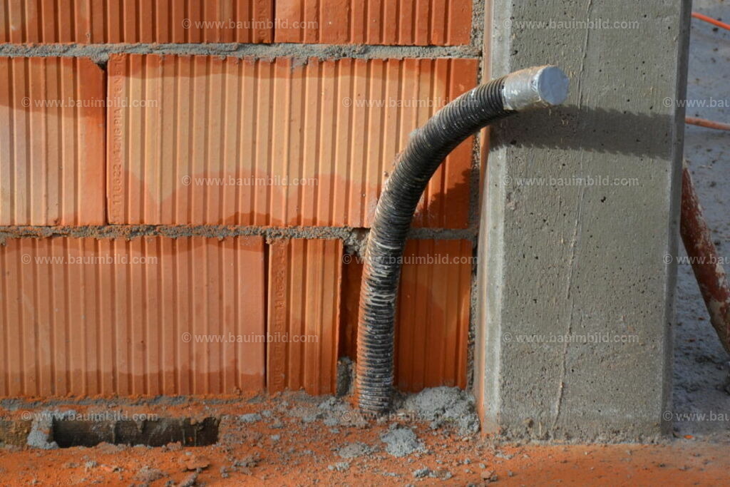 bib-lg17-elektroinstallation-0073 | Nach LV-Leistungsgruppen sortierte Detailfotos über den Bau eines Hauses. Alle Hausbau-Bilder direkt vom Urheber und Autor der Website Haus-Selber-Bauen.com